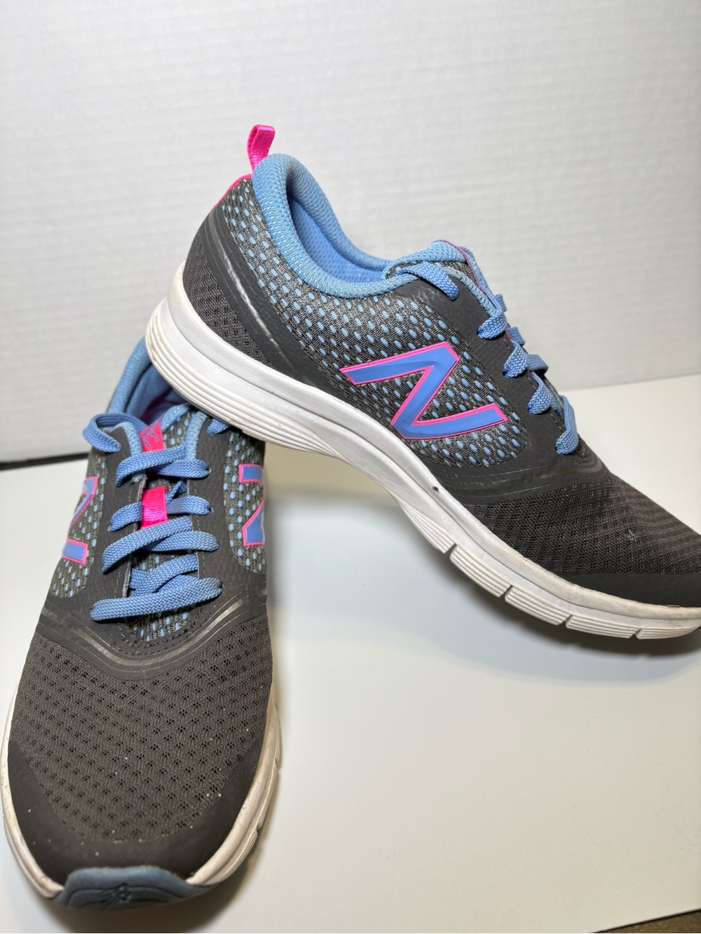 New Balance Women's Sz 8 WX711SP Gray & Blue Running Shoes with Pink Accent